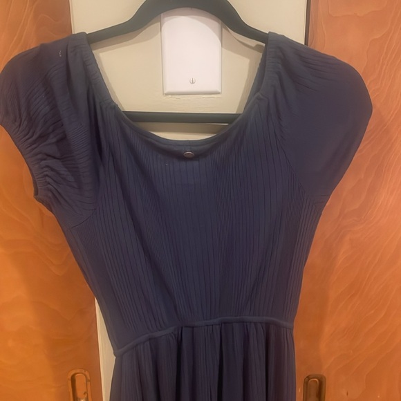 Roxy navy blue jumpsuit with cap sleeves and wide legs. - Picture 4 of 4
